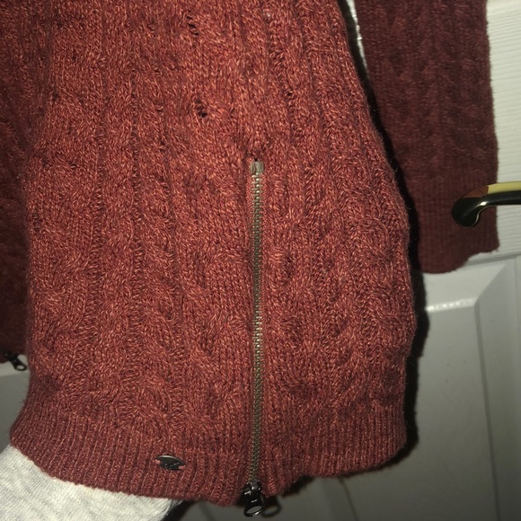 AE sweater - Picture 3 of 3